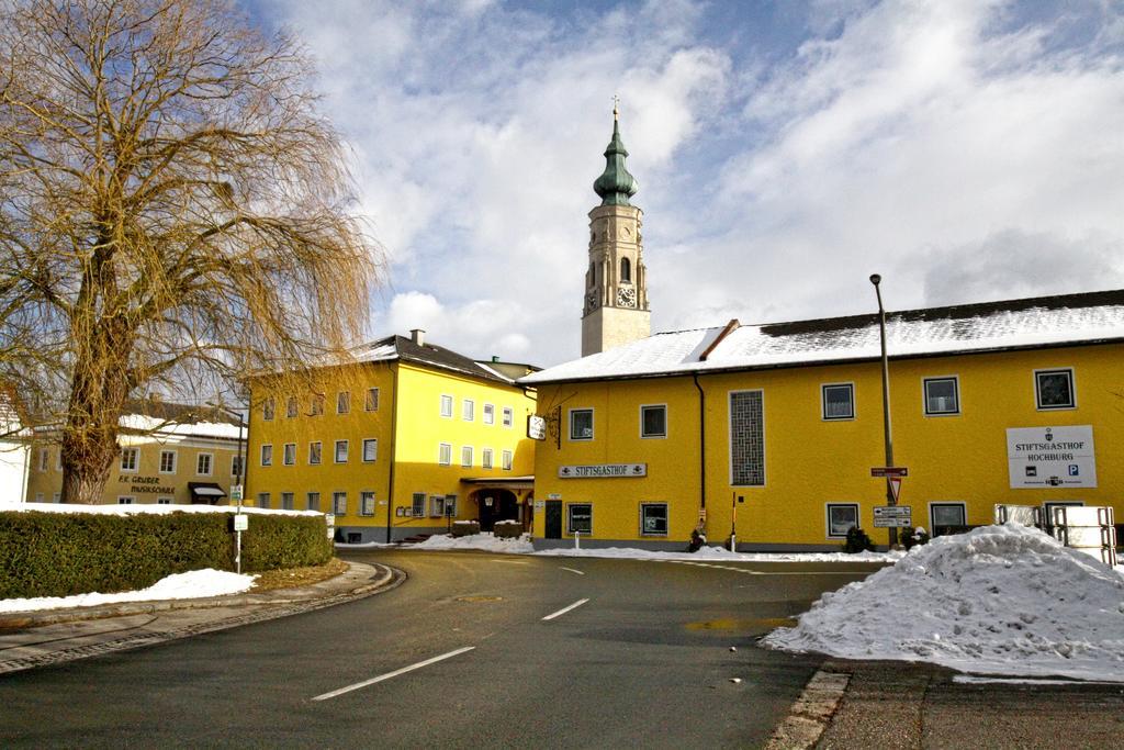 Stiftsgasthof Hochburg Exterior foto